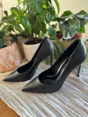 Steve Madden Black Pointed Toe Stiletto Pumps